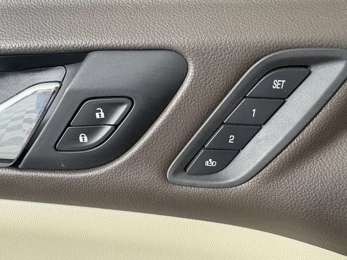 Used 2019 GMC Acadia Denali w/ Technology Package FWD image 13