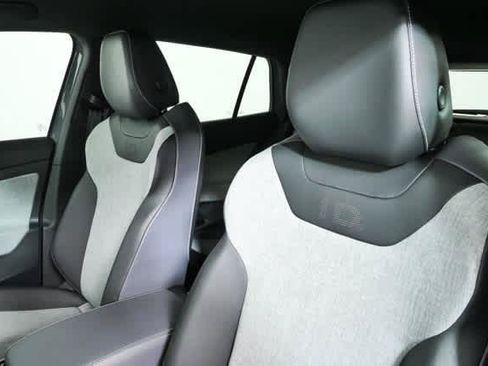 Certified 2025 Volkswagen ID.4 Pro RWD image 8