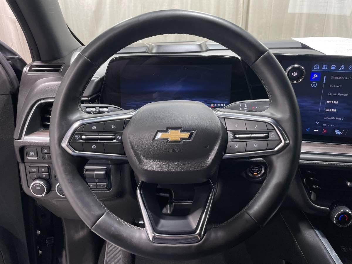 Used 2025 Chevrolet Suburban LT w/ Comfort Package AWD/4WD image 8