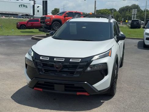 Used 2025 Nissan Rogue SV AWD/4WD image 2