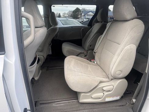 Used 2015 Toyota Sienna LE image 11