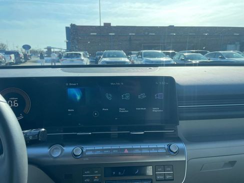Used 2025 Hyundai Kona SEL image 17