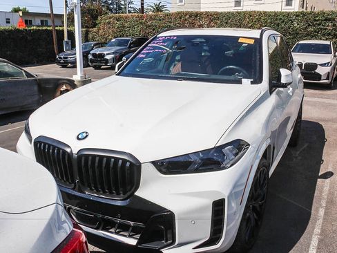 Used 2024 BMW X5 xDrive40i w/ M Sport Package AWD/4WD image 1