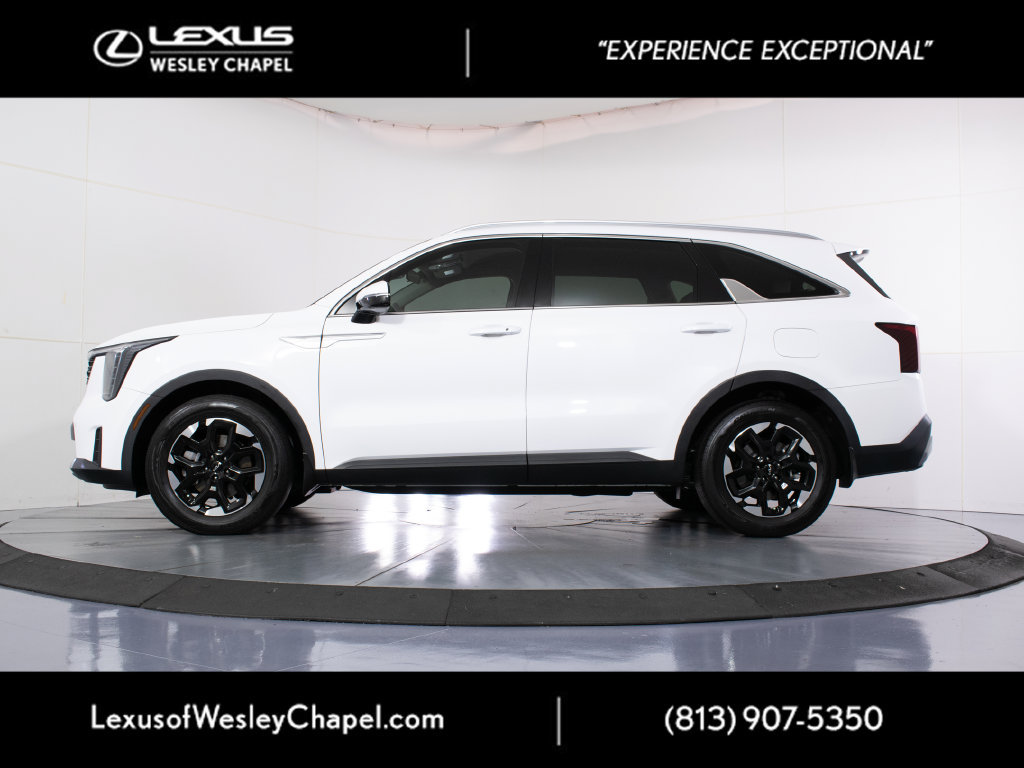 Used 2025 Kia Sorento S FWD image 7