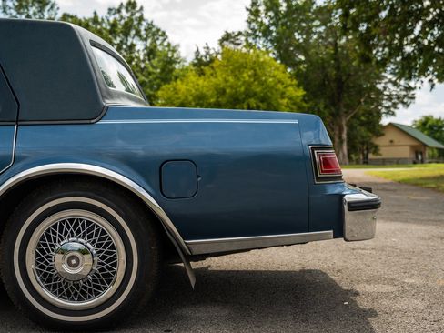 Used 1988 Chrysler Fifth Avenue RWD image 31