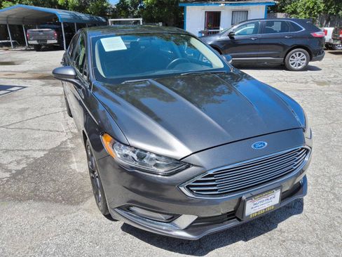 Used 2018 Ford Fusion SE w/ Equipment Group 201A FWD image 1