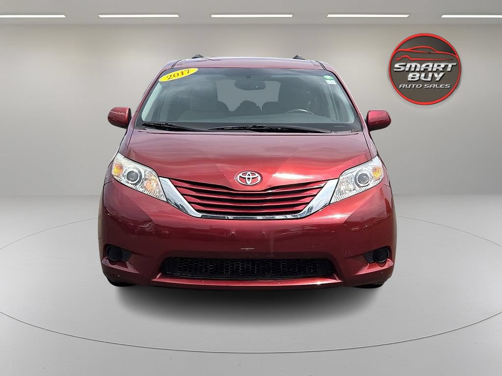 Used 2017 Toyota Sienna LE FWD image 3