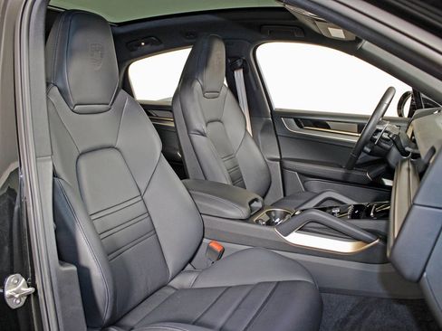 Used 2024 Porsche Cayenne S image 39