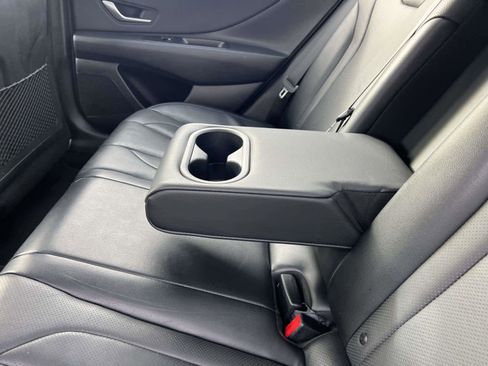 Used 2023 Hyundai Elantra Limited image 14