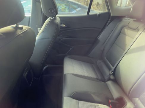 Used 2025 Chevrolet Trax LT image 8