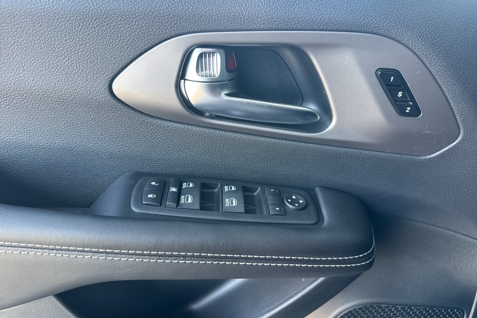 New 2027 Chrysler Pacifica Select FWD image 10