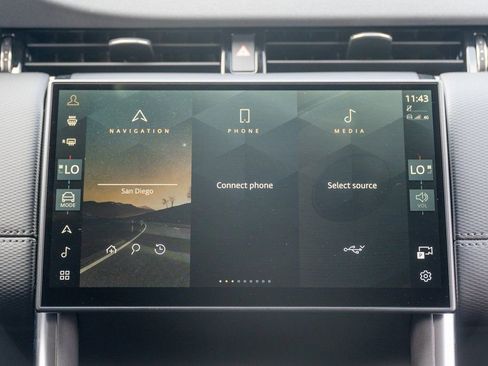 Used 2025 Land Rover Discovery Sport Dynamic SE image 16