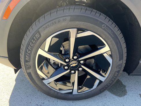 New 2026 Chevrolet Equinox EV LT image 30