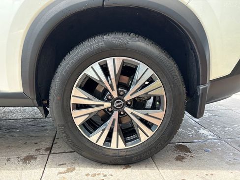 Used 2023 Nissan Rogue SV image 11