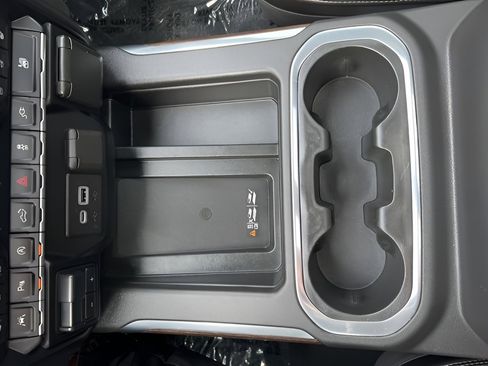 Used 2019 Chevrolet Silverado 1500 High Country w/ Technology Package image 16