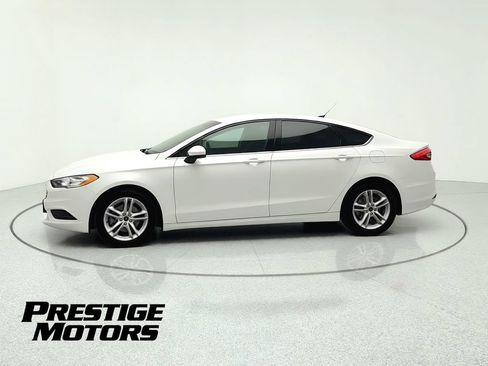 Used 2018 Ford Fusion SE FWD image 4
