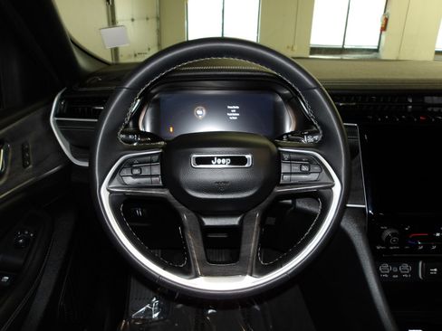 Used 2024 Jeep Grand Cherokee Limited AWD/4WD image 14