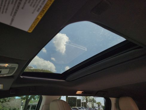 Used 2024 Toyota Sienna XLE image 22