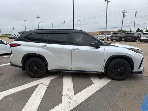 Used 2023 Toyota Highlander XSE AWD/4WD image 4