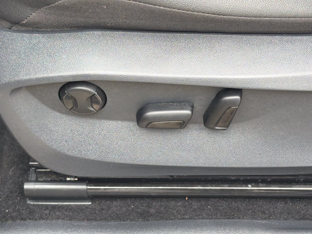 Certified 2023 Volkswagen Tiguan SE FWD image 10