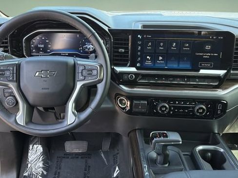 Used 2025 Chevrolet Silverado 1500 LT Trail Boss w/ Convenience Package II AWD/4WD image 9