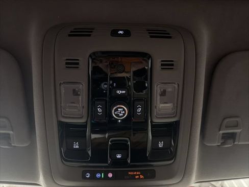 Certified 2025 Cadillac Escalade Premium Luxury Platinum w/ LPO, Radiant Package RWD image 43
