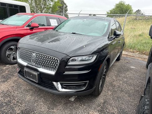 Used 2019 Lincoln Nautilus Reserve AWD/4WD image 3