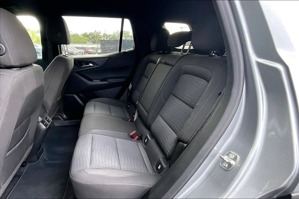 Used 2025 Chevrolet Equinox LT AWD/4WD image 21