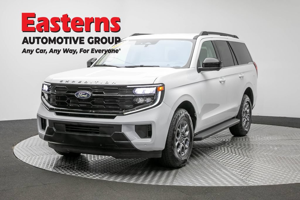 Used 2025 Ford Expedition Active AWD/4WD image 1