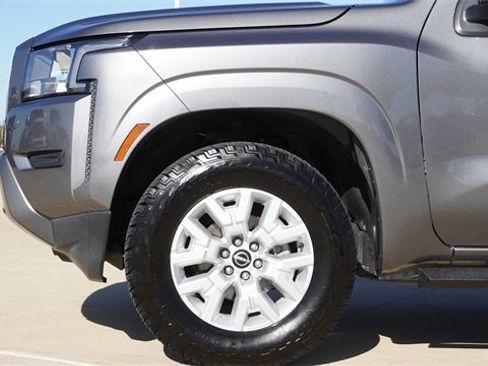 Used 2022 Nissan Frontier SV image 5