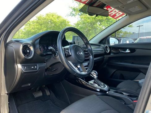 Used 2019 Kia Forte S w/ S Premium Package FWD image 9