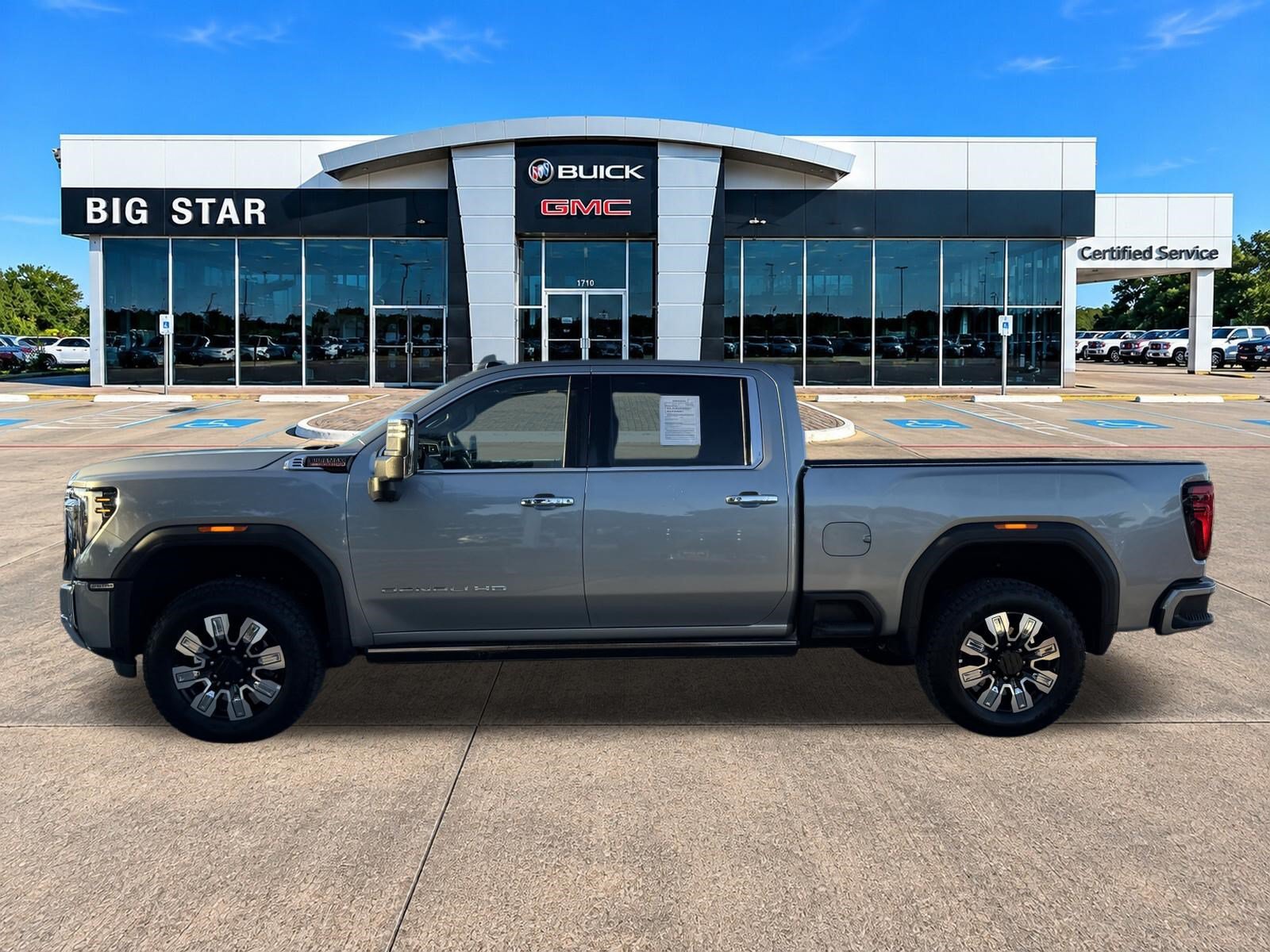 Used 2025 GMC Sierra 2500 Denali w/ Denali Reserve Package AWD/4WD image 3