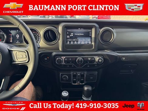 Used 2023 Jeep Gladiator Sport AWD/4WD image 17