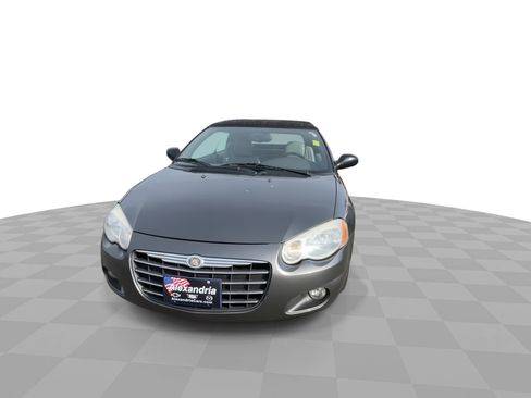 Used 2005 Chrysler Sebring Limited image 3