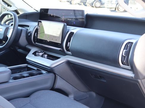 Used 2025 Ford Expedition Active image 42