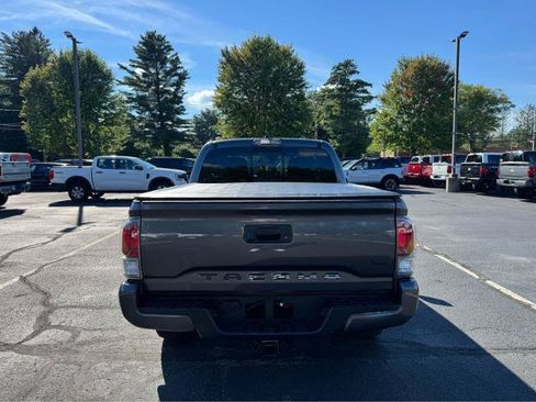 Used 2021 Toyota Tacoma TRD Sport AWD/4WD image 4