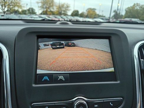 Used 2018 Chevrolet Equinox LT image 22