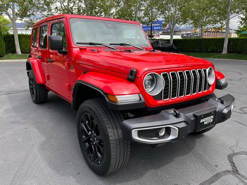 Used 2025 Jeep Wrangler Unlimited Sahara w/ Safety Group AWD/4WD image 5