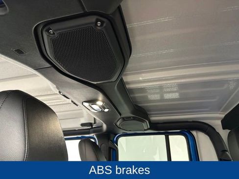 Used 2023 Jeep Gladiator Mojave w/ Cold Weather Group image 22