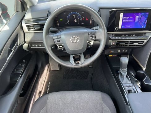 Used 2025 Toyota Camry LE w/ Convenience Package FWD image 11