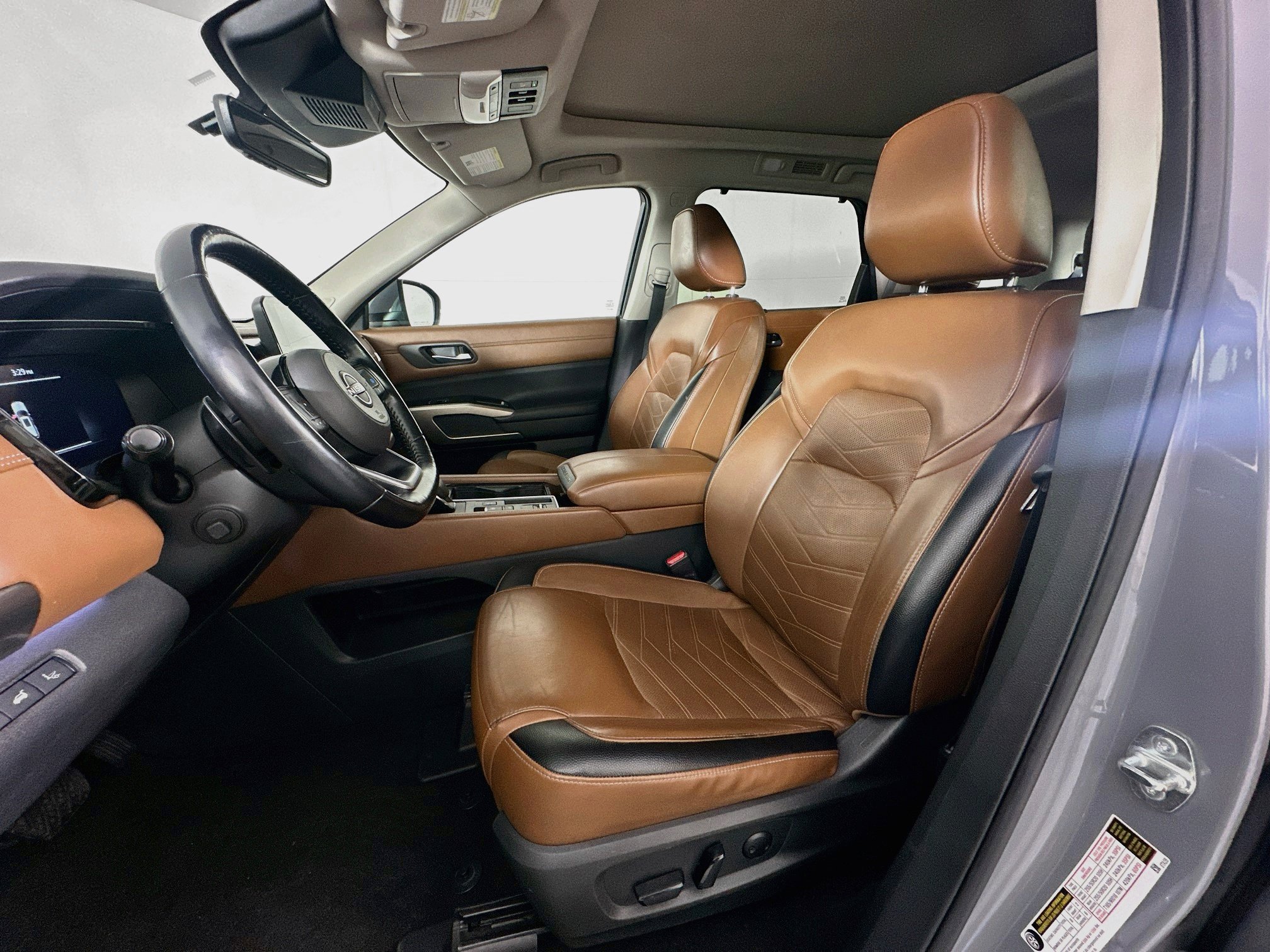 Used 2023 Nissan Pathfinder Platinum w/ Cargo Package FWD image 13