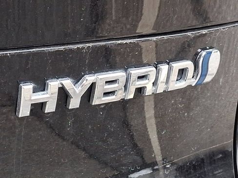 Used 2022 Toyota Venza LE image 31