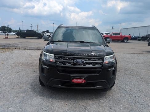 Used 2019 Ford Explorer XLT w/ Equipment Group 202A AWD/4WD image 2