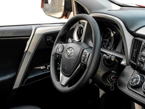 Used 2017 Toyota RAV4 LE FWD image 14