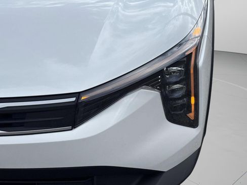 New 2025 Kia K4 LX image 10