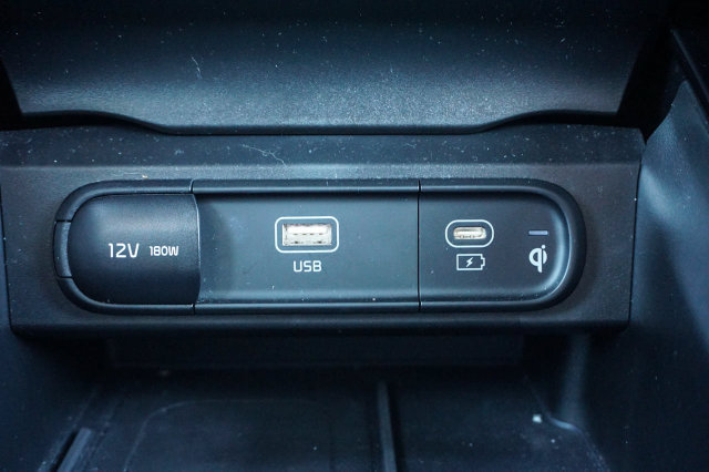 Used 2024 Kia Telluride SX w/ Towing Package FWD image 32