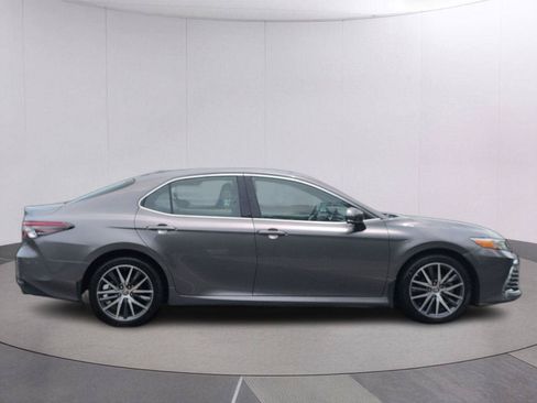 Used 2024 Toyota Camry XLE FWD image 8