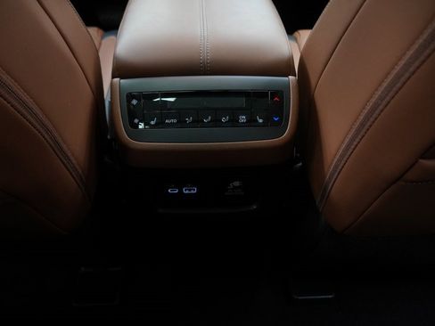 Used 2024 Nissan Pathfinder Platinum w/ Cargo Package image 33