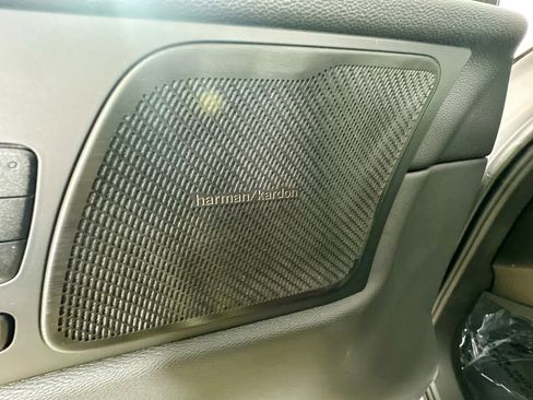 Used 2022 Volvo XC60 T8 R-Design w/ Advanced Package image 12