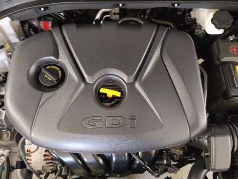 Used 2018 Hyundai Elantra GT FWD image 30